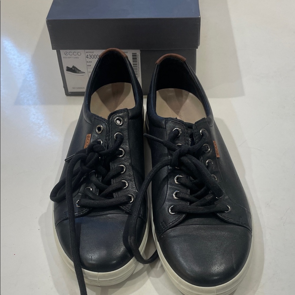 Ecco Women's Dark Sneakers with Light Sole